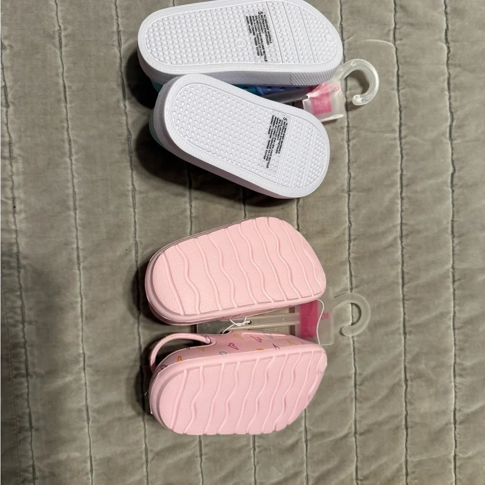 The Children’s Place  Bundle of 2 Kids Gradient Blue and Pink Eva Shoes Size 5
